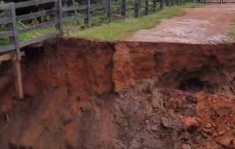 Chuva de 150 mm em 3 horas danifica ponte e derruba outra na zona rural 