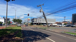Com risco de poste cair, trecho da Av. Mato Grosso é fechado e tem desvio Com risco de poste cair, trecho da Av. Mato Grosso é fechado e tem desvio