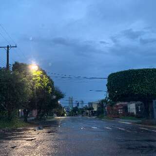 Campo Grande tem chuva leve, mas previs&atilde;o &eacute; de tempo est&aacute;vel &agrave; tarde