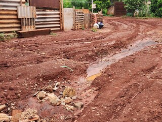 Moradores da Vila Romana enfrentam pesadelo com &ocirc;nibus atolados ap&oacute;s chuvas