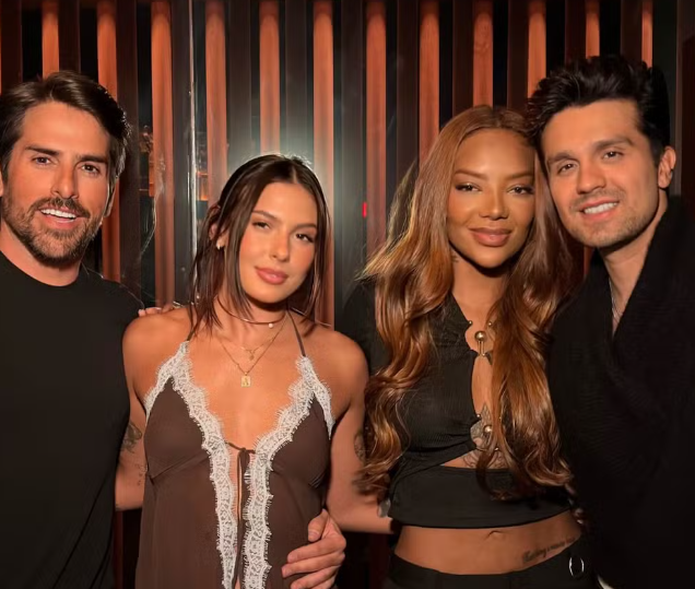 Luan Santana e Ana Castela curtem karaokê em Miami