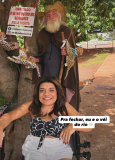 Pequena Lô visita aquário, se encanta com peixes e acessibilidade Pequena Lô visita aquário, se encanta com peixes e acessibilidade