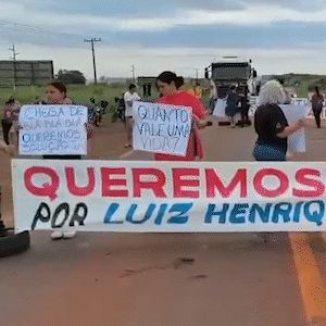 Moradores bloqueiam BR-163 e cobram seguran&ccedil;a em trecho marcado por acidentes