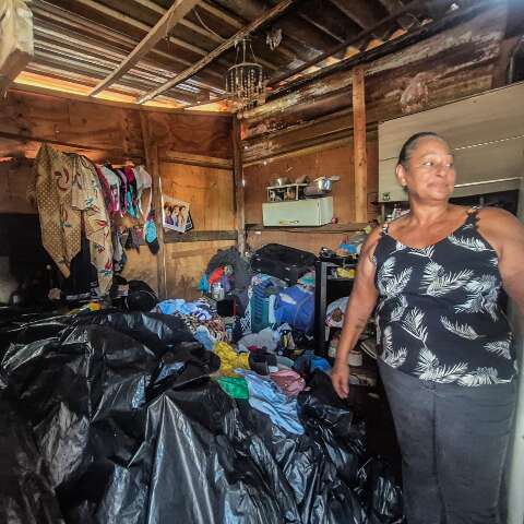 A cada chuva, ora&ccedil;&atilde;o e improviso viram defesa para quem mora em barraco