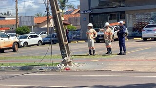 Com risco de poste cair, trecho da Av. Mato Grosso é fechado e tem desvio Com risco de poste cair, trecho da Av. Mato Grosso é fechado e tem desvio