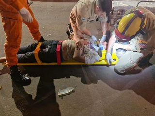 Motorista é preso após atropelar motociclista parado e fugir Motorista é preso após atropelar motociclista parado e fugir