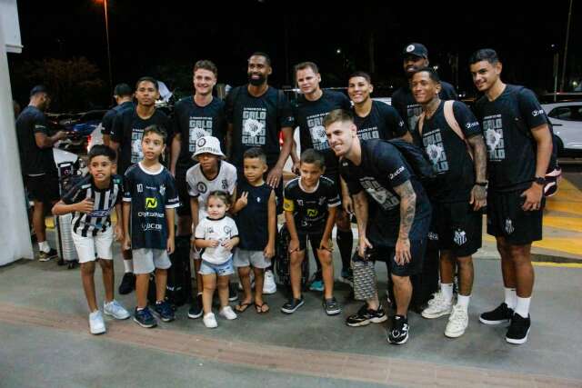 Oper&aacute;rio desembarca sob festa ap&oacute;s vaga hist&oacute;rica na Copa do Brasil