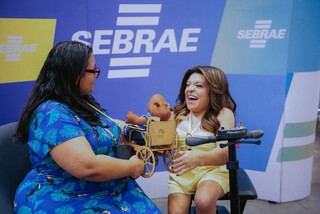 Pequena Lo ganha capivara cadeirante, prova tereré, sobá e chipa Pequena Lo ganha capivara cadeirante, prova tereré, sobá e chipa