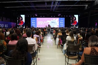 Pequena Lo ganha capivara cadeirante, prova tereré, sobá e chipa Pequena Lo ganha capivara cadeirante, prova tereré, sobá e chipa