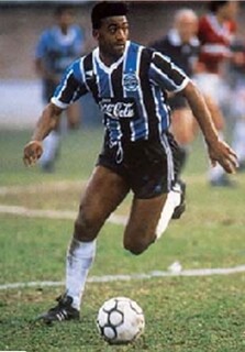 Ex-atacante de MS coordenará escola de futebol do Grêmio em Campo Grande Ex-atacante de MS coordenará escola de futebol do Grêmio em Campo Grande