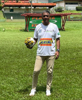 Ex-atacante de MS coordenará escola de futebol do Grêmio em Campo Grande Ex-atacante de MS coordenará escola de futebol do Grêmio em Campo Grande