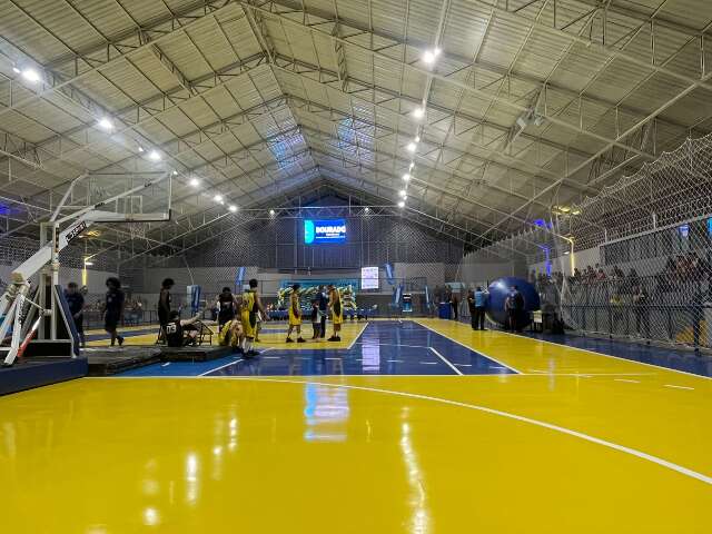 Ap&oacute;s tr&ecirc;s anos fechado, gin&aacute;sio reabre com reforma de R$ 5,8 milh&otilde;es