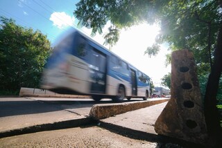 Condutores relatam que ponte sobre o Rio Anhandu&iacute; est&aacute; "tremendo" mais