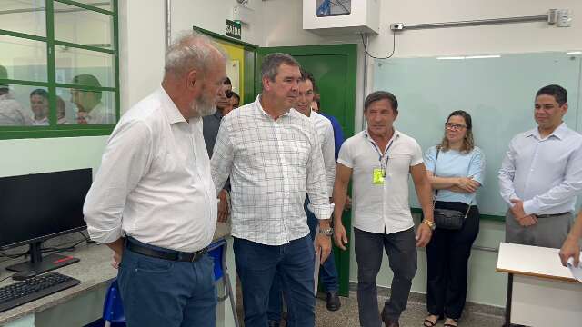 Riedel entrega reforma de escola constru&iacute;da em 1942 e que foi base do Ex&eacute;rcito 