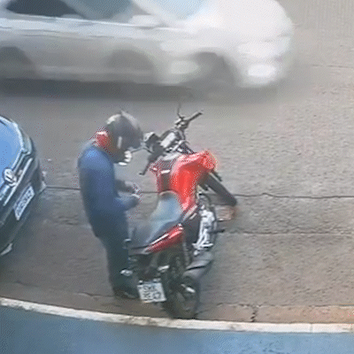 Pol&iacute;cia prende dupla suspeita de furtar mais de 30 motos nos &uacute;ltimos meses