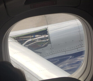 No retorno da praia, grupo de MS passa por susto com pe&ccedil;a danificada em avi&atilde;o