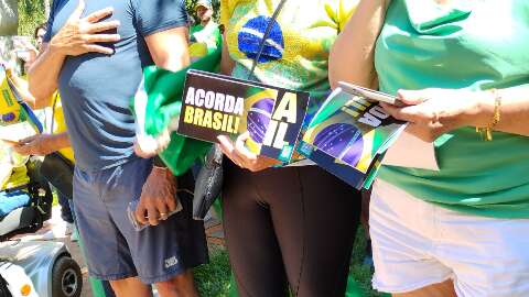 Ato convocado por bolsonaristas re&uacute;ne manifestantes na Pra&ccedil;a do R&aacute;dio