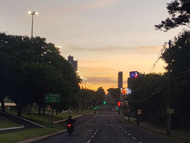 Domingo ser&aacute; de sol e possibilidade de tempestades em MS