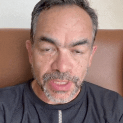 Sandro Benites fica retido em Dubai ap&oacute;s ataques e fechamento do aeroporto