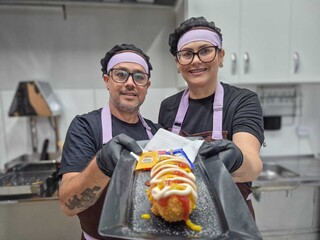 Garagem de casal vira point com hot dog coreano, crepe e caldo de cana