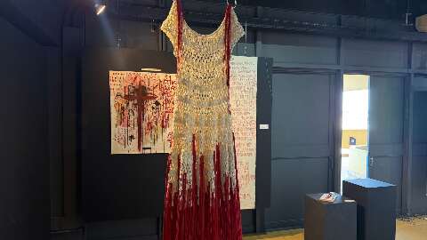 Exposi&ccedil;&atilde;o re&uacute;ne obras de 14 artistas mulheres contra o feminic&iacute;dio