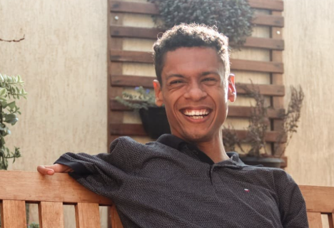 Fam&iacute;lia faz vaquinha para corrigir registro de rapaz enterrado como indigente 