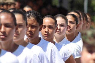 "Quebrando barreira": 96 mulheres formam a 1&ordm; turma do servi&ccedil;o militar