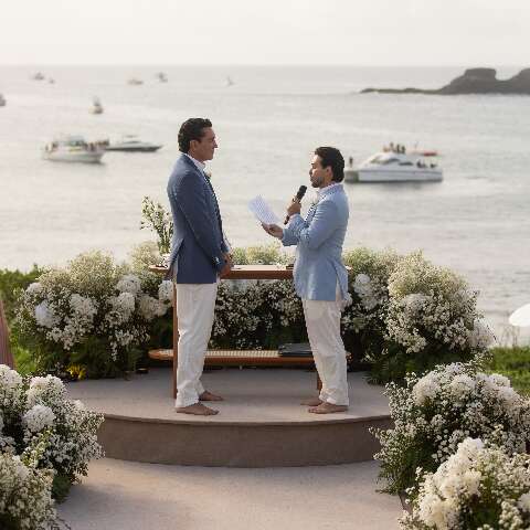 Mar de Fernando de Noronha virou altar para o amor de Kaio e Rafael