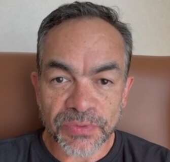 &ldquo;Esgotado&rdquo;, desabafa secret&aacute;rio que continua retido em Dubai 