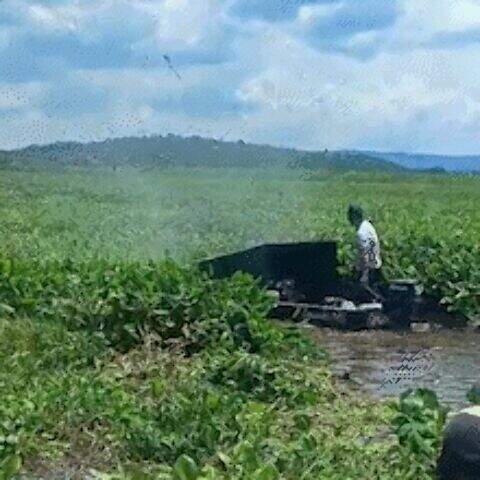 "Isolados com fechamento de canal, moradores do Castelo abrem estrada no Pantanal"