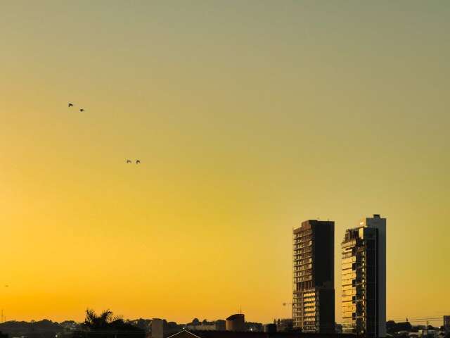 Sol entre nuvens e calor de at&eacute; 36&deg;C marcam o in&iacute;cio de semana em MS