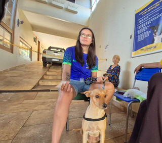 Amanda chegou &agrave;s 4h15 para garantir castra&ccedil;&atilde;o gratuita do gato Berry