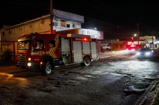 Fuma&ccedil;a de dedetiza&ccedil;&atilde;o fecha avenida e mobiliza bombeiros