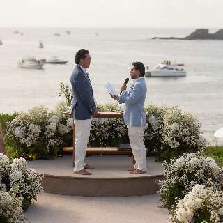 Mar de Fernando de Noronha virou altar para o amor de Kaio e Rafael