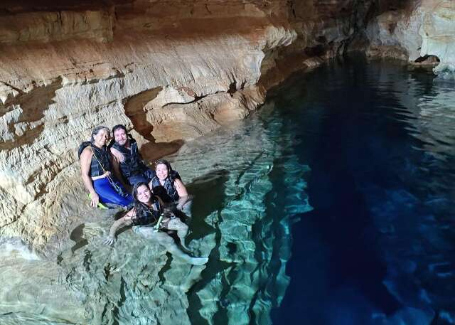 Irm&atilde;os levam m&atilde;e para celebrar 70 anos entre grutas e Pantanal baiano