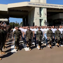 "Quebrando barreira": 96 mulheres formam a 1&ordm; turma do servi&ccedil;o militar