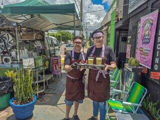 Garagem de casal vira point com hot dog coreano, crepe e caldo de cana