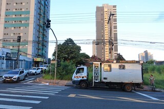 Semáforos desligados deixam trânsito caótico em cruzamentos com a Ceará Semáforos desligados deixam trânsito caótico em cruzamentos com a Ceará