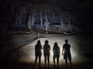 Irmãos levam mãe para celebrar 70 anos entre grutas e Pantanal baiano Irmãos levam mãe para celebrar 70 anos entre grutas e Pantanal baiano
