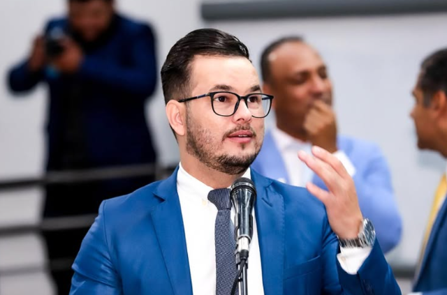 Secret&aacute;rio pede afastamento ap&oacute;s den&uacute;ncia de ass&eacute;dio sexual 