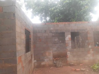 Casa pega fogo no Jardim Anache e suspeita &eacute; curto em carregador de celular