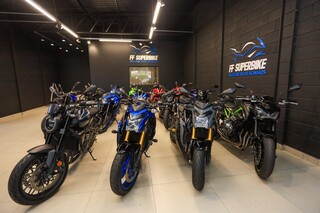 Refer&ecirc;ncia em motos esportivas, FF Superbike reinaugura loja com festa