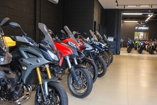 Refer&ecirc;ncia em motos esportivas, FF Superbike reinaugura loja com festa