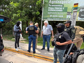 Foragido por homicídio em MS é preso no exterior e entregue à Polícia Federal Foragido por homicídio em MS é preso no exterior e entregue à Polícia Federal