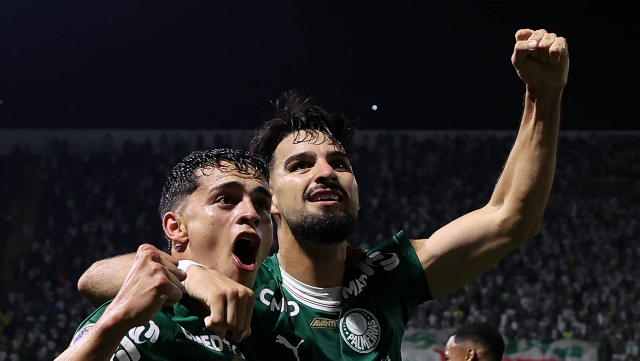 Flaco L&oacute;pez marca e Palmeiras sai na frente na final do Paulist&atilde;o
