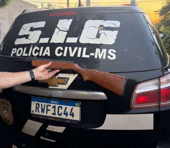 Mulher leva tiro no peito enquanto amamenta e marido &eacute; preso