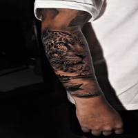 Empres&aacute;rio tenta melhorar tatuagem e sai com peda&ccedil;o do Pantanal nele