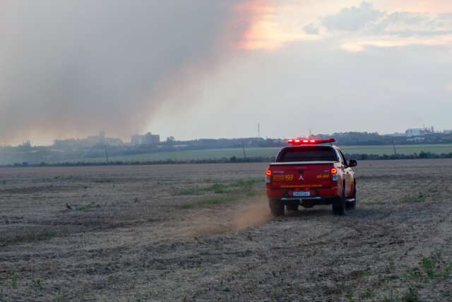Inc&ecirc;ndio atinge 50 hectares de &aacute;rea rural e fuma&ccedil;a &eacute; vista a quil&ocirc;metros