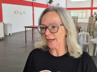 Com celulares a R$ 500, bazar vira alvo de homens em busca de pechincha