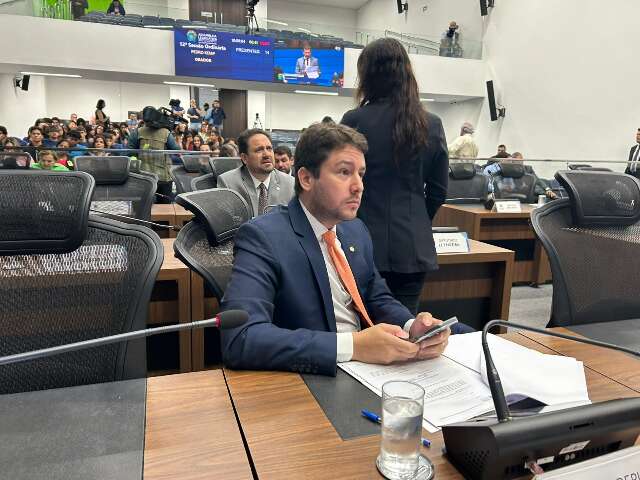 Catan abre a janela partid&aacute;ria e sai do PL para disputar governo